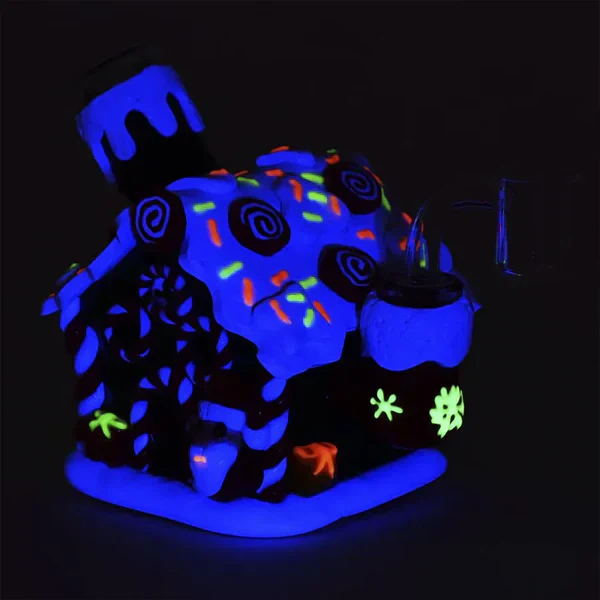 4.5" Holiday Gingerbread House Glass Dab Rig - Image 2